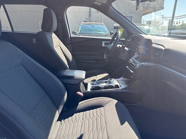 2020 Ford Explorer in Oregon, OH 43616 - 18079707 19