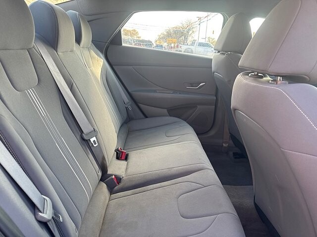 2021 Hyundai Elantra in Oregon, OH 43616 - 18079718 15