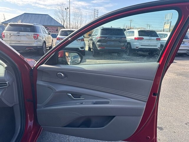 2021 Hyundai Elantra in Oregon, OH 43616 - 18079718 16