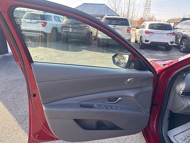 2021 Hyundai Elantra in Oregon, OH 43616 - 18079718 9