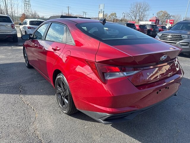 2021 Hyundai Elantra in Oregon, OH 43616 - 18079718 3