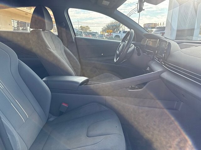 2021 Hyundai Elantra in Oregon, OH 43616 - 18079718 17