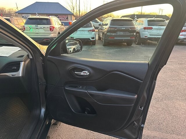 2016 Jeep Cherokee in Oregon, OH 43616 - 18079719 16