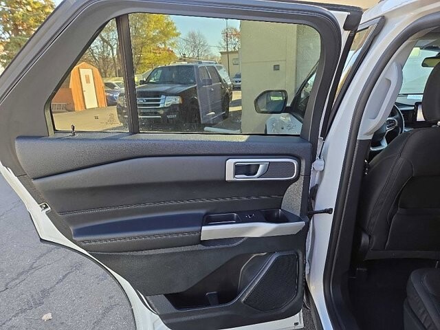 2022 Ford Explorer in Oregon, OH 43616 - 18079720 11