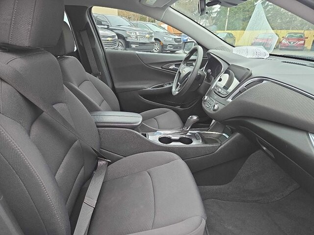 2020 Chevrolet Malibu in Oregon, OH 43616 - 18079721 17