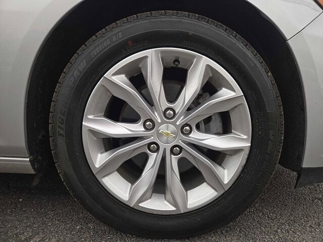 2020 Chevrolet Malibu in Oregon, OH 43616 - 18079721 18