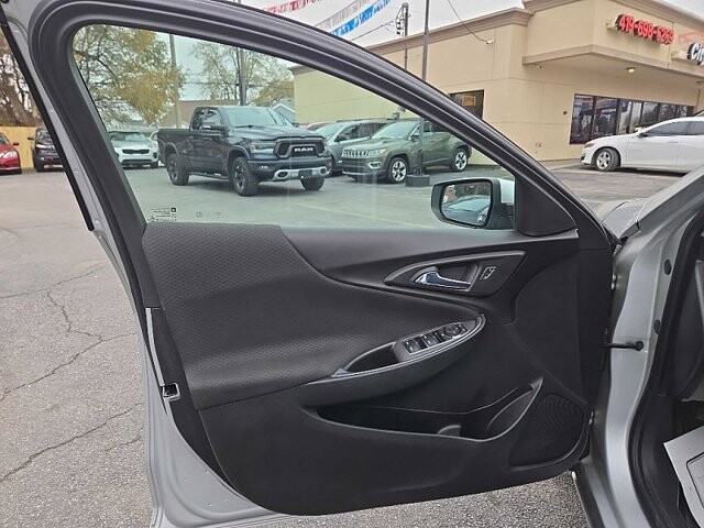 2020 Chevrolet Malibu in Oregon, OH 43616 - 18079721 9
