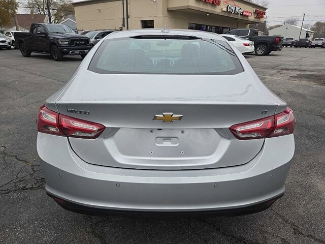 2020 Chevrolet Malibu in Oregon, OH 43616 - 18079721 4