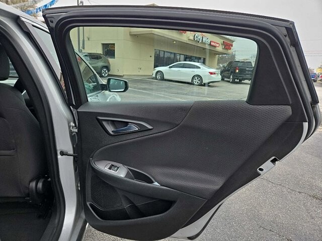 2020 Chevrolet Malibu in Oregon, OH 43616 - 18079721 14