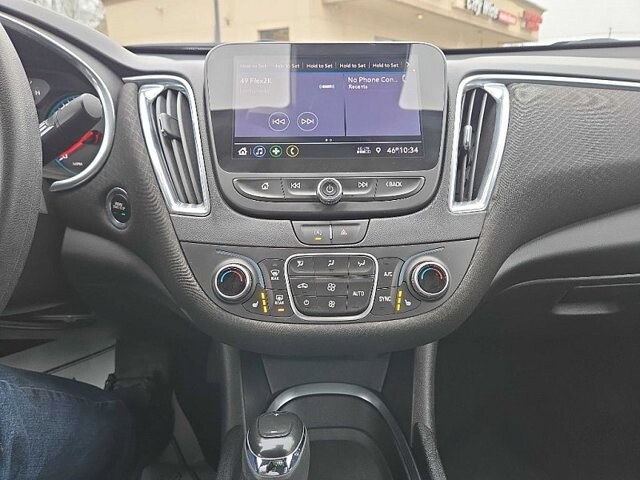 2020 Chevrolet Malibu in Oregon, OH 43616 - 18079721 21