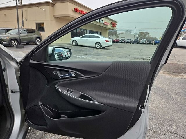 2020 Chevrolet Malibu in Oregon, OH 43616 - 18079721 16