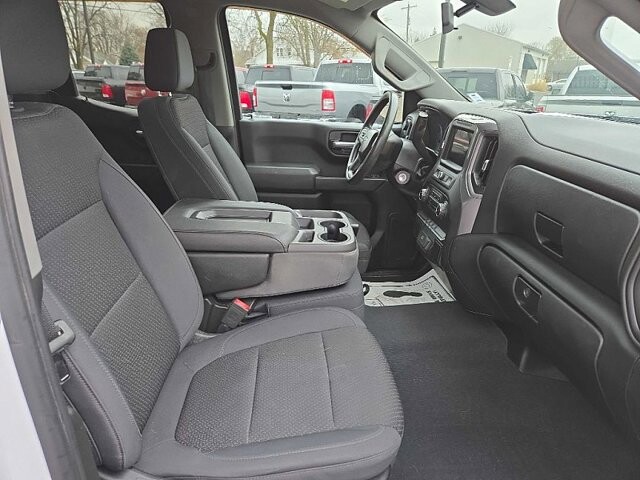 2019 Chevrolet Silverado 1500 in Oregon, OH 43616 - 18079729 17