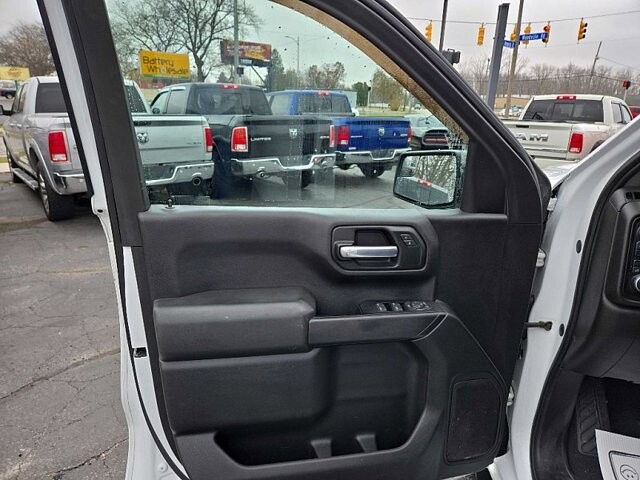 2019 Chevrolet Silverado 1500 in Oregon, OH 43616 - 18079729 9