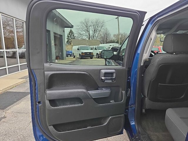 2015 Chevrolet Silverado 1500 in Oregon, OH 43616 - 18079737 11