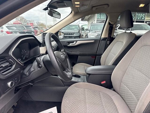 2020 Ford Escape in Oregon, OH 43616 - 18079763 10