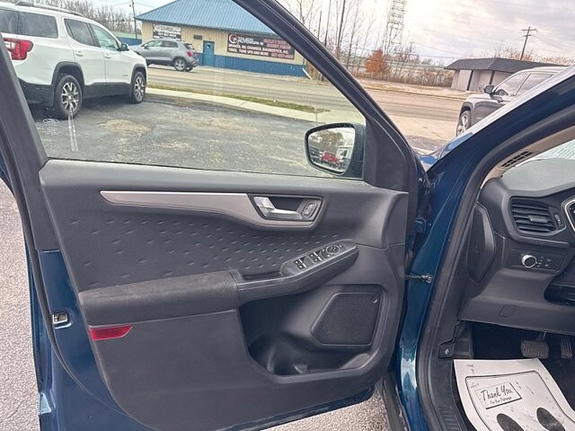 2020 Ford Escape in Oregon, OH 43616 - 18079763 9