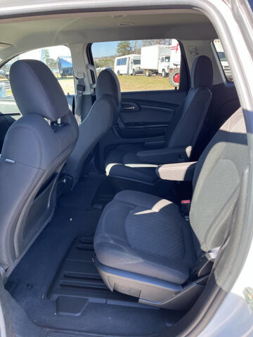 2011 Chevrolet Traverse in Hickory, NC 28602-5144 - 18079775 9