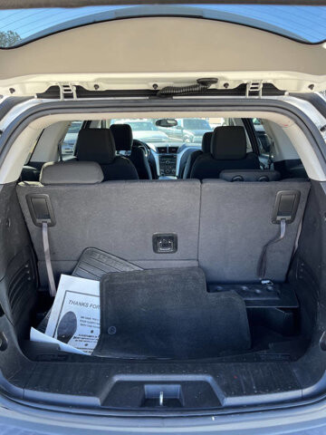 2011 Chevrolet Traverse in Hickory, NC 28602-5144 - 18079775 6