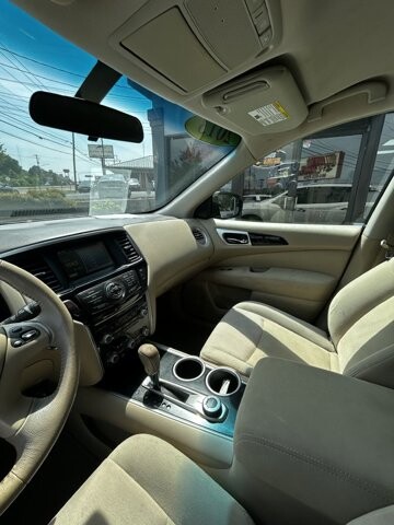 2013 Nissan Pathfinder in Knoxville, TN 37912 - 18079829 12