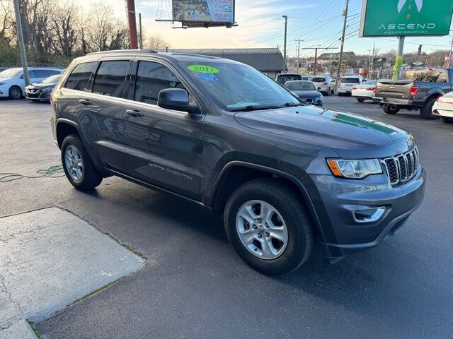 2017 Jeep Grand Cherokee in Knoxville, TN 37912 - 18079840 3