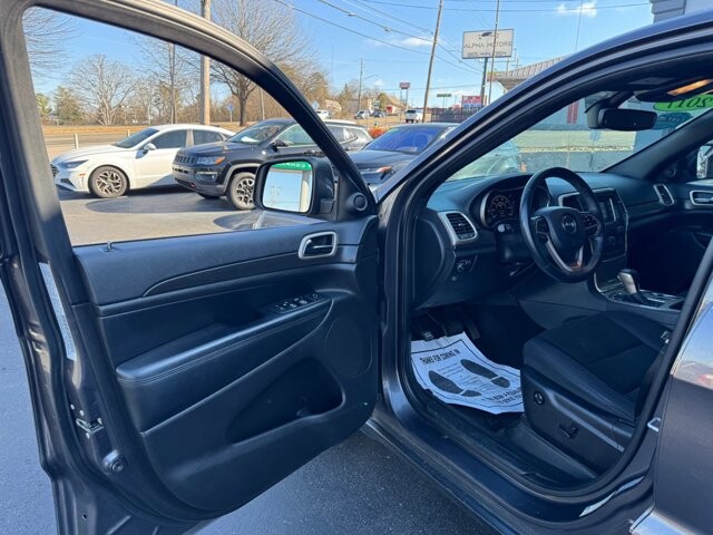 2017 Jeep Grand Cherokee in Knoxville, TN 37912 - 18079840 18