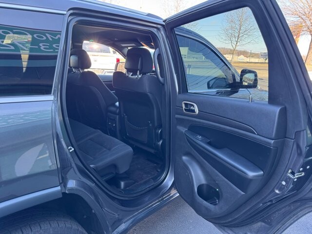 2017 Jeep Grand Cherokee in Knoxville, TN 37912 - 18079840 12