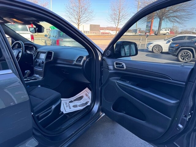 2017 Jeep Grand Cherokee in Knoxville, TN 37912 - 18079840 15