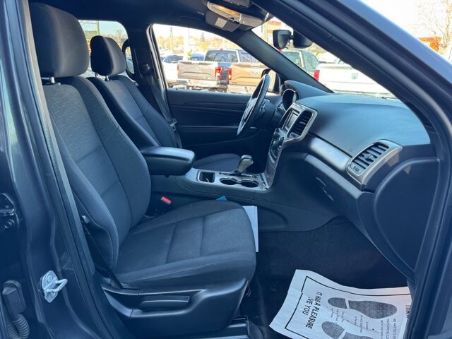 2017 Jeep Grand Cherokee in Knoxville, TN 37912 - 18079840 16