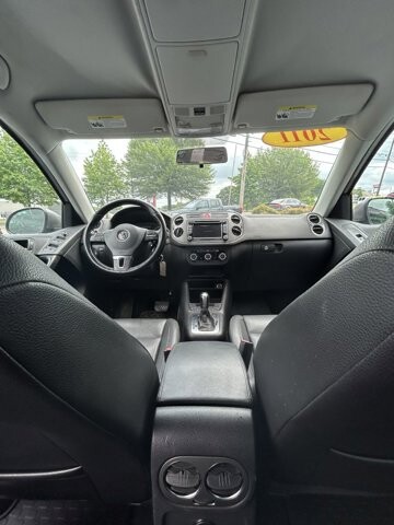 2011 Volkswagen Tiguan in Knoxville, TN 37912 - 18079843 19