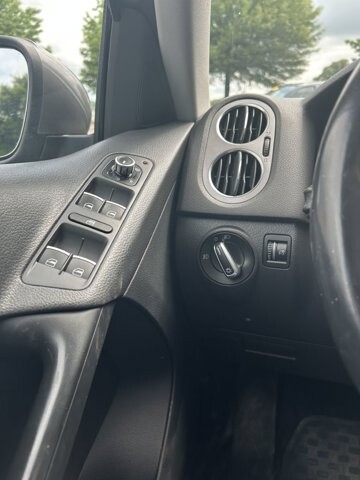 2011 Volkswagen Tiguan in Knoxville, TN 37912 - 18079843 10
