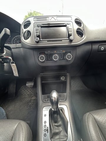 2011 Volkswagen Tiguan in Knoxville, TN 37912 - 18079843 11
