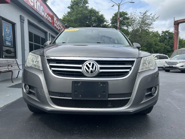 2011 Volkswagen Tiguan in Knoxville, TN 37912 - 18079843 2