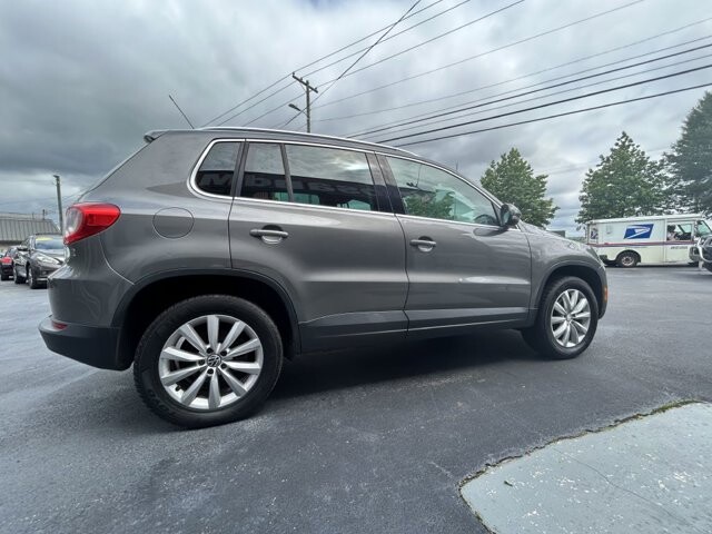 2011 Volkswagen Tiguan in Knoxville, TN 37912 - 18079843 4