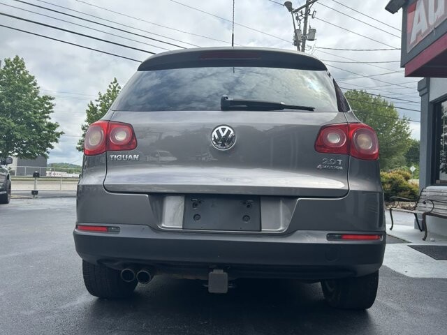 2011 Volkswagen Tiguan in Knoxville, TN 37912 - 18079843 6