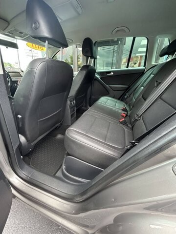 2011 Volkswagen Tiguan in Knoxville, TN 37912 - 18079843 17