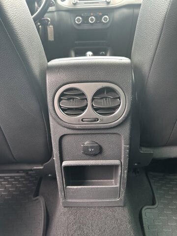 2011 Volkswagen Tiguan in Knoxville, TN 37912 - 18079843 18