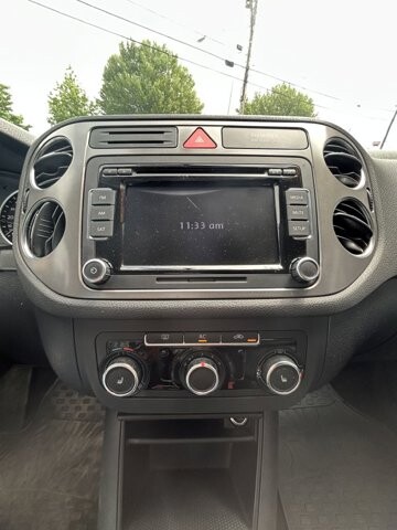 2011 Volkswagen Tiguan in Knoxville, TN 37912 - 18079843 12