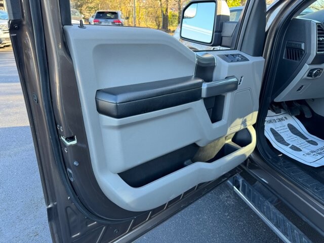 2016 Ford F150 in Knoxville, TN 37912 - 18079844 19