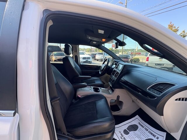2019 Dodge Grand Caravan in Knoxville, TN 37912 - 18079845 9