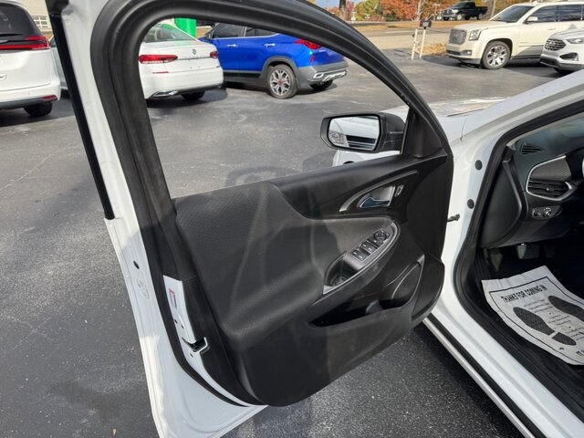 2020 Chevrolet Malibu in Knoxville, TN 37912 - 18079855 19