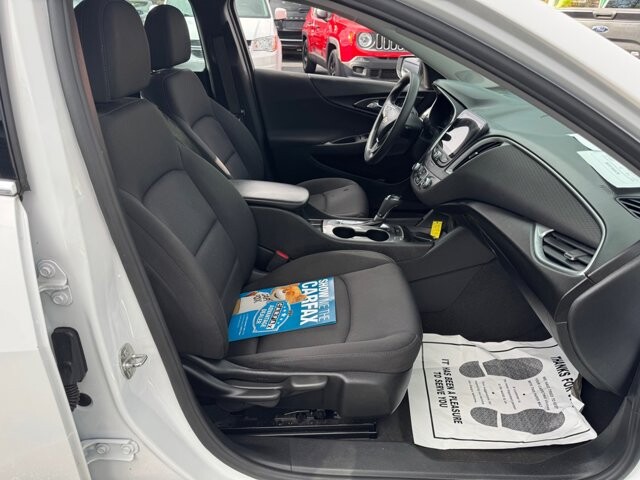 2020 Chevrolet Malibu in Knoxville, TN 37912 - 18079855 17