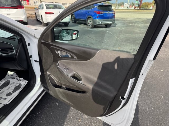 2020 Chevrolet Malibu in Knoxville, TN 37912 - 18079855 16