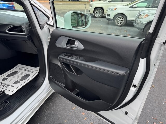 2022 Chrysler Pacifica in Knoxville, TN 37912 - 18079863 11