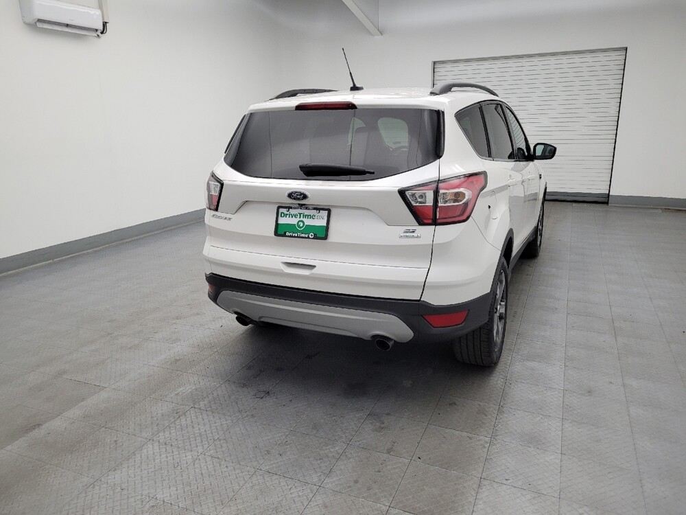 2017 Ford Escape in Louisville, KY 40258 - 18079991 7