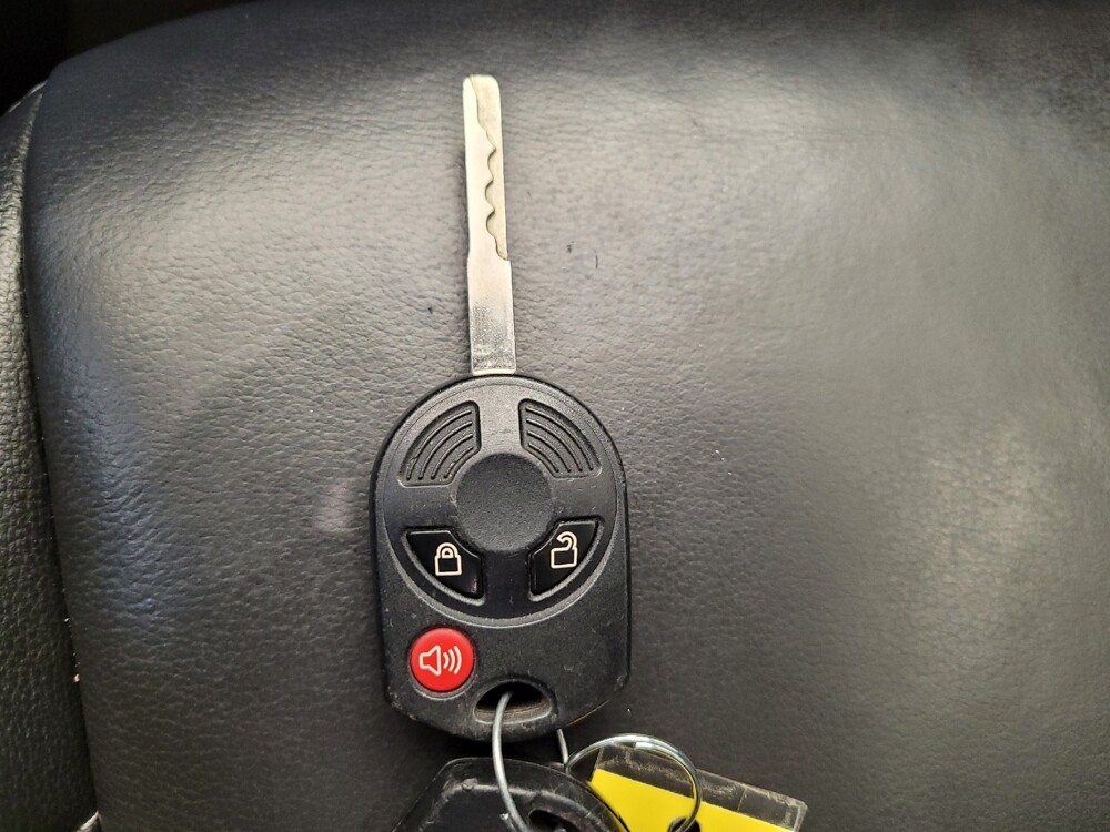 2017 Ford Escape in Louisville, KY 40258 - 18079991 32