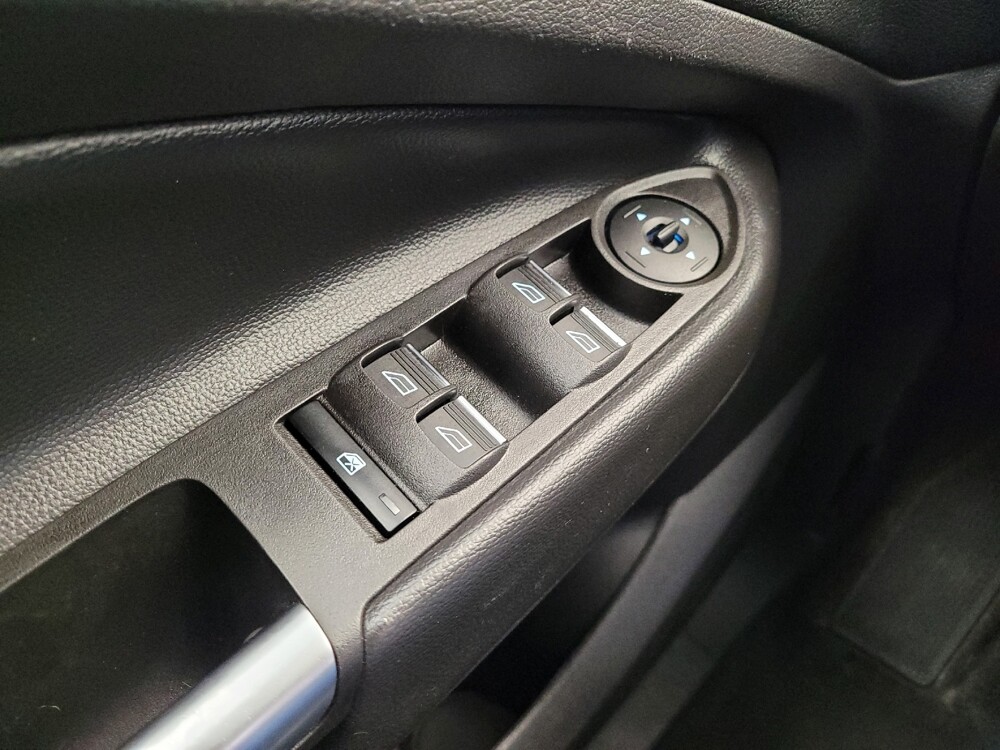 2017 Ford Escape in Louisville, KY 40258 - 18079991 27