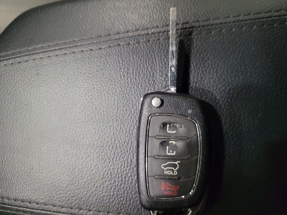 2015 Hyundai Santa Fe in Pittsburgh, PA 15237 - 18080010 32