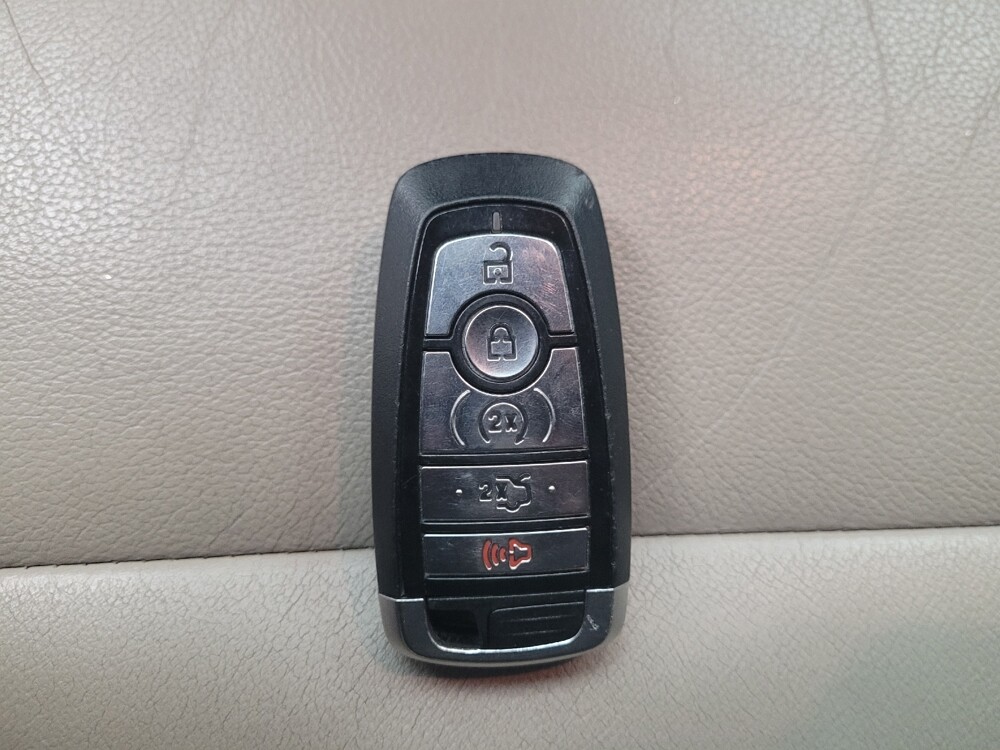 2018 Ford Explorer in Taylor, MI 48180 - 18080037 32