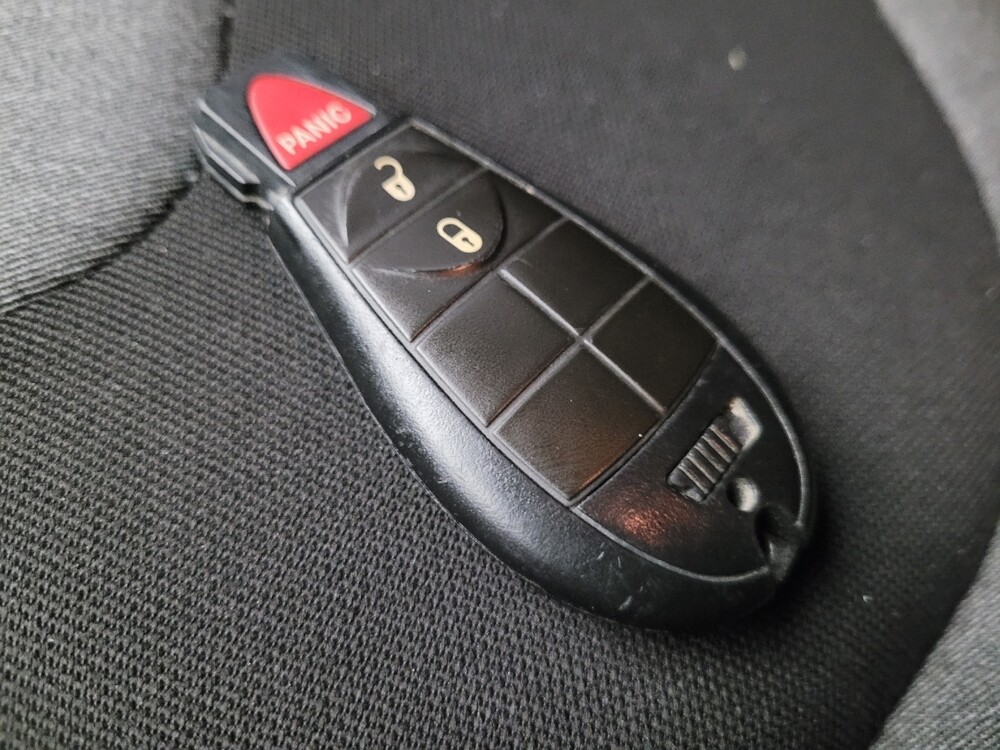 2018 Jeep Cherokee in Mesa, AZ 85210 - 18080087 32