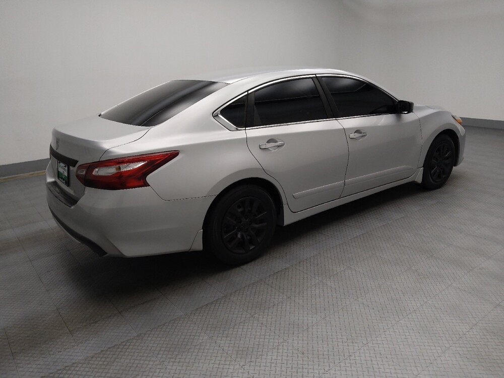 2017 Nissan Altima in Lombard, IL 60148 - 18080129 10